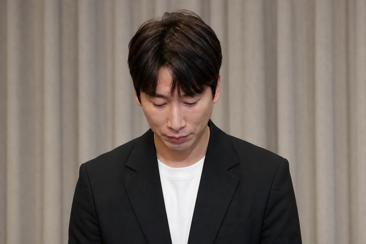 사과하는 개그맨 기사 핵심 맥락을 보여주는 이미지 - ‘핑계고’는 일반적으로 출연자들의 편안한 대화와 티키타카를 중심으로 진행되는 것으로 알려져 있다. 하지만 양상국의 발언과 태도는 일부 시청자들에...