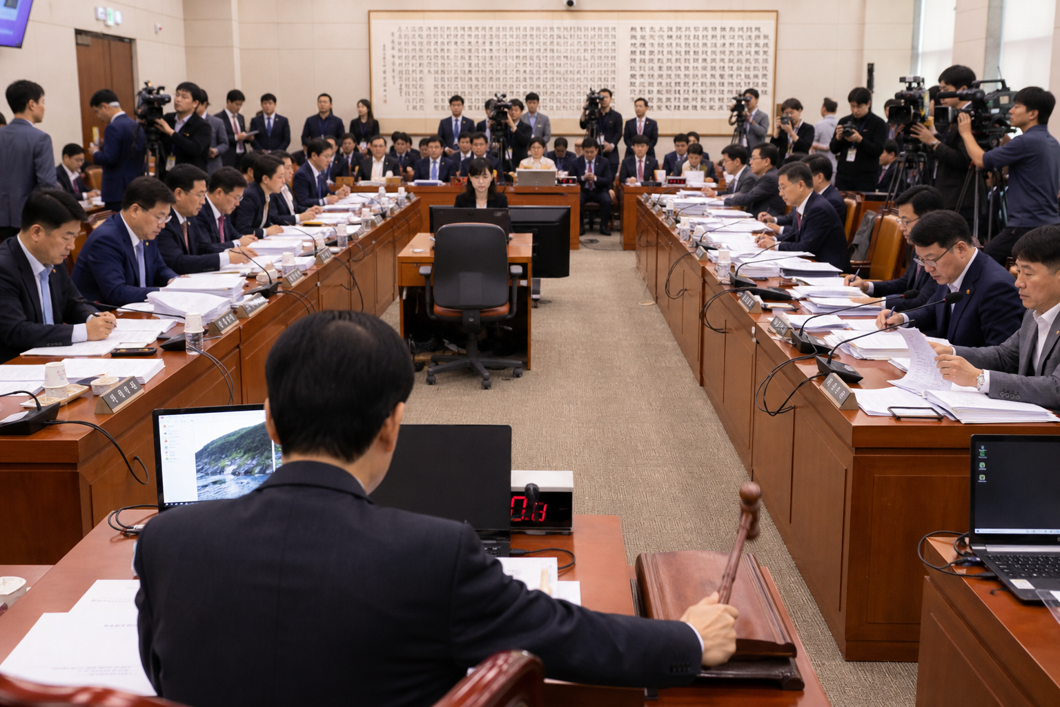 조작기소 특검 기사 영향과 배경을 설명하는 이미지 - 또한 정 장관은 입법 취지와 관련해 국정조사 과정에서 검찰, 국가정보원, 감사원 등의 권한 오용·남용 의혹이 제기됐고, “변명하기 힘들 정도의...