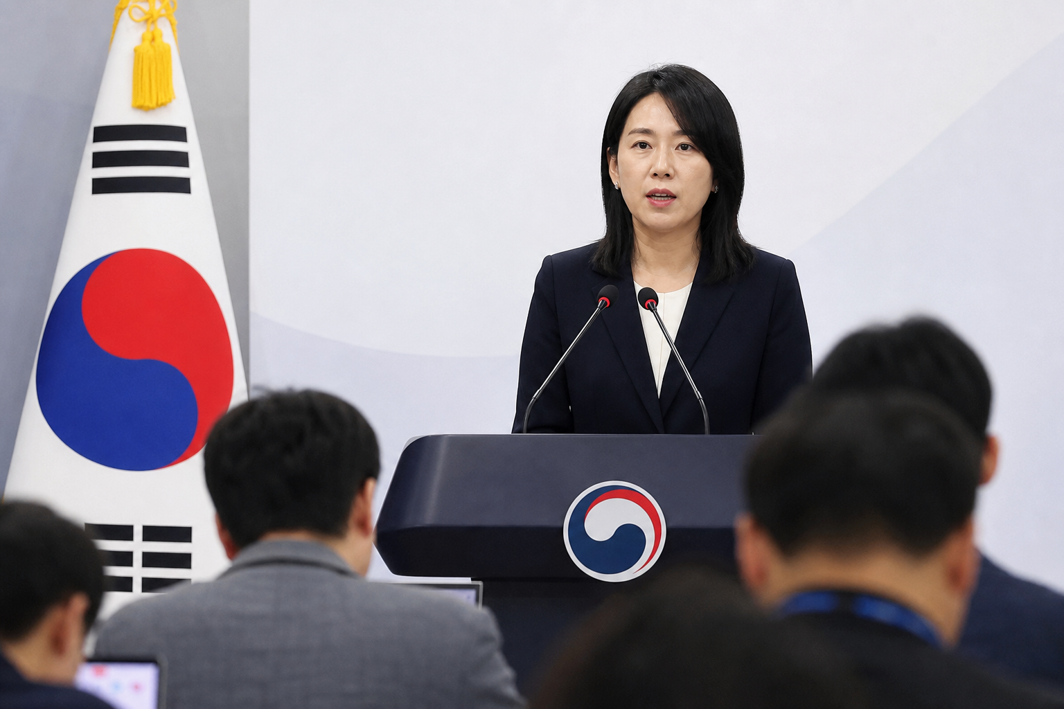 남북연락사무소, 금강산, 위성사진 기사 영향과 배경을 설명하는 이미지 - 또한 금강산 관광지구 철거와 관련해서는 북한 지도부의 지시가 언급돼 왔다. NK뉴스는 김정은 북한 노동당 총비서가 2019년 10월 금강산 방문...