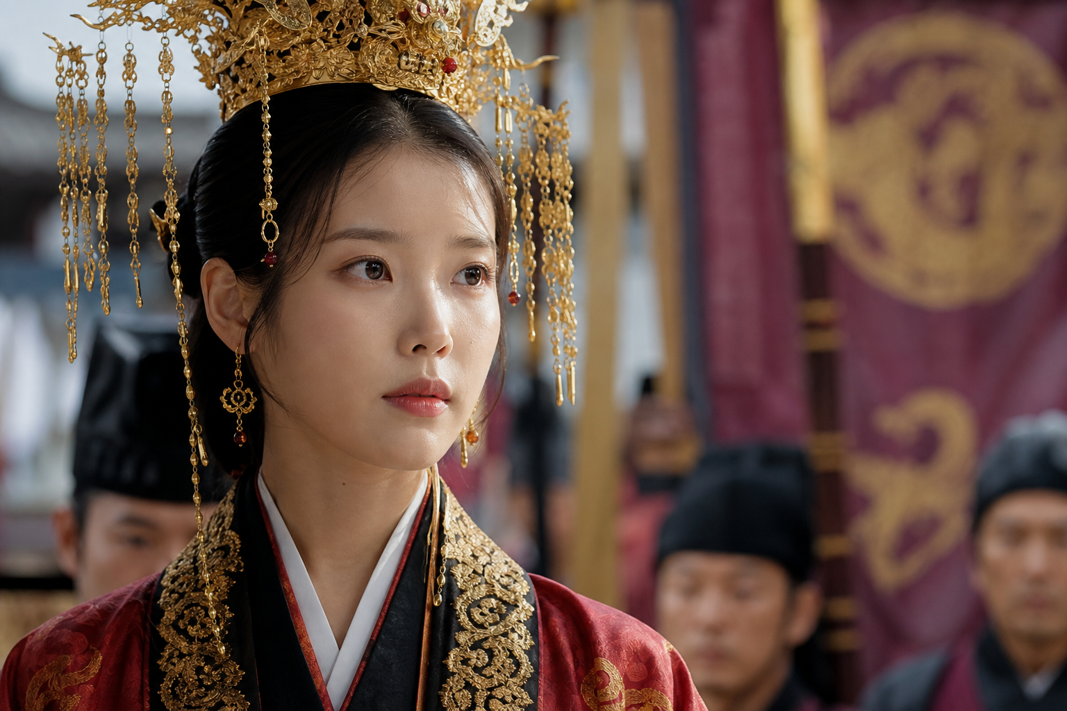 [대군부인, 역사왜곡, MBC드라마] 기사 핵심 맥락을 보여주는 이미지 - 논란은 지난 15일 방송된 11화에서 본격화됐습니다. 시청자들은 자주국의 상징인 ‘만세’를 제후국이 쓰는 표현인 ‘천세’로 바꿔 외치게 한 대목...