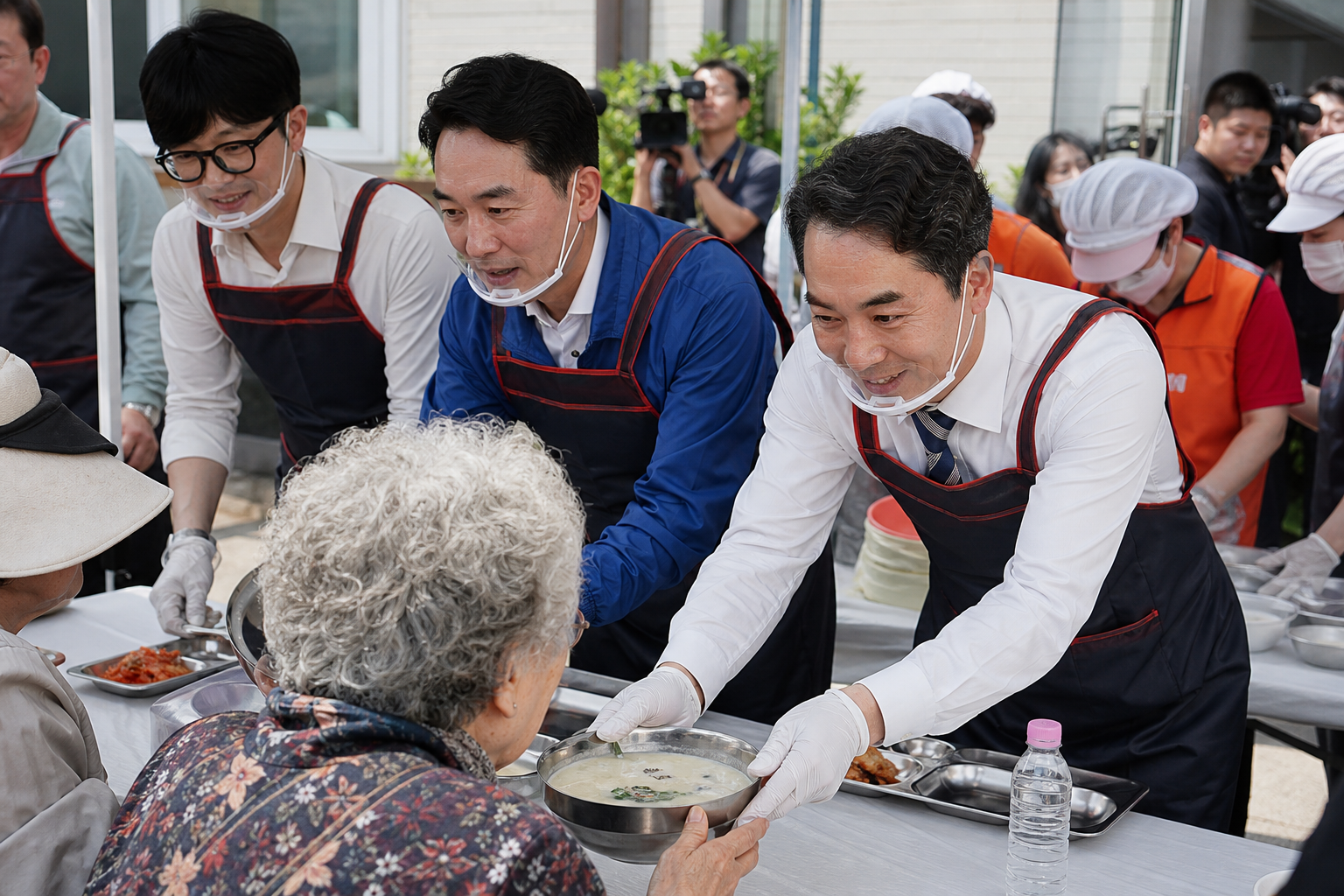 GTX 공사, 선거 유세, 복지관 배식 기사 영향과 배경을 설명하는 이미지 - 부산 북구갑 국회의원 보궐선거에서도 공식 선거운동 첫날부터 표심을 둘러싼 경쟁 양상이 드러났다. 연합뉴스 보도에 따르면, 하정우(더불어민주당)·....