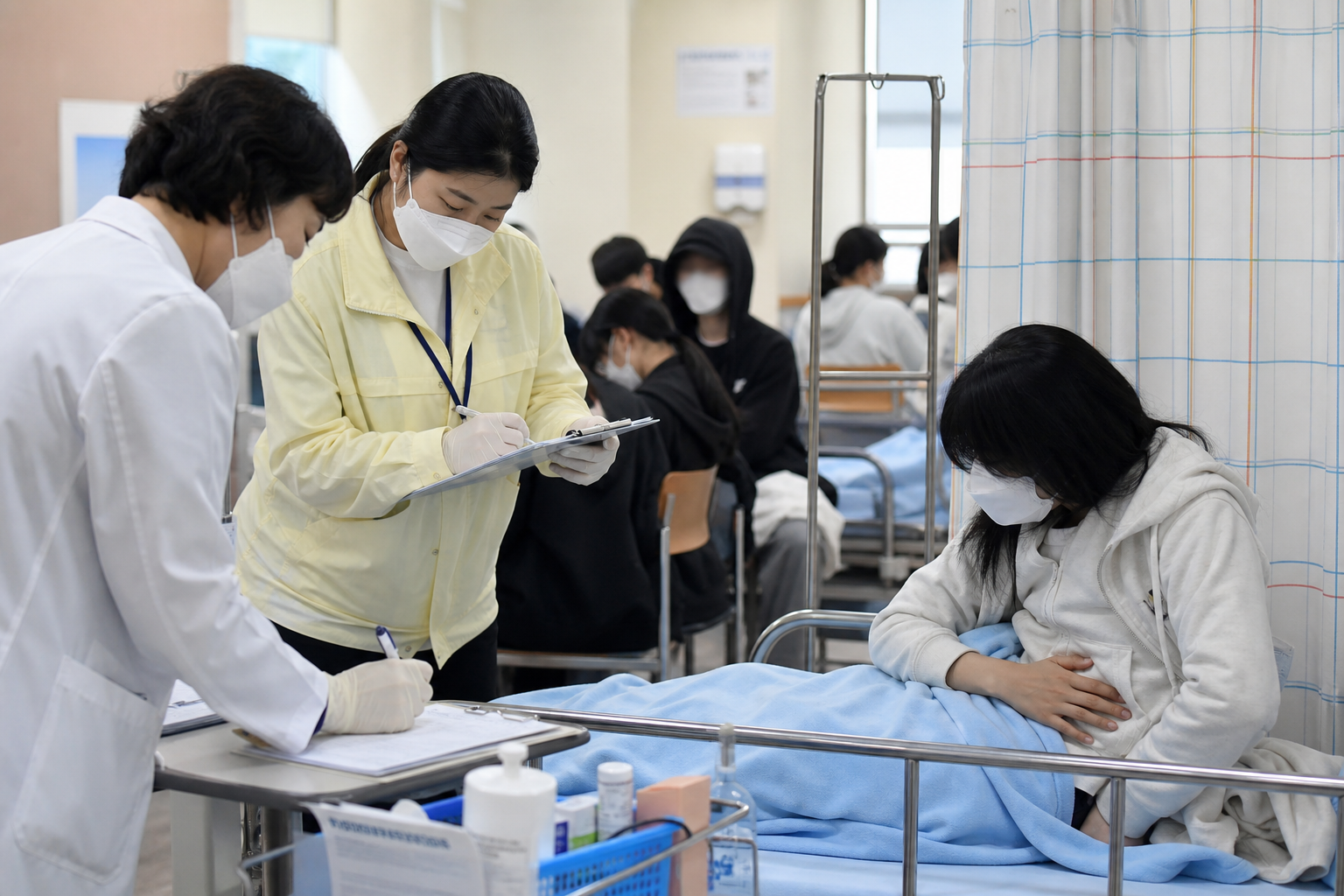 [제주 여행, 집단 식중독, 학교 단체] 기사 핵심 맥락을 보여주는 이미지 - 이번 사안은 학교 단체로 여행을 진행한 일정 종료 이후 증상이 동시다발적으로 나타났다는 점에서, 단순 개인 질환 가능성보다 집단성 위장관 감염.....