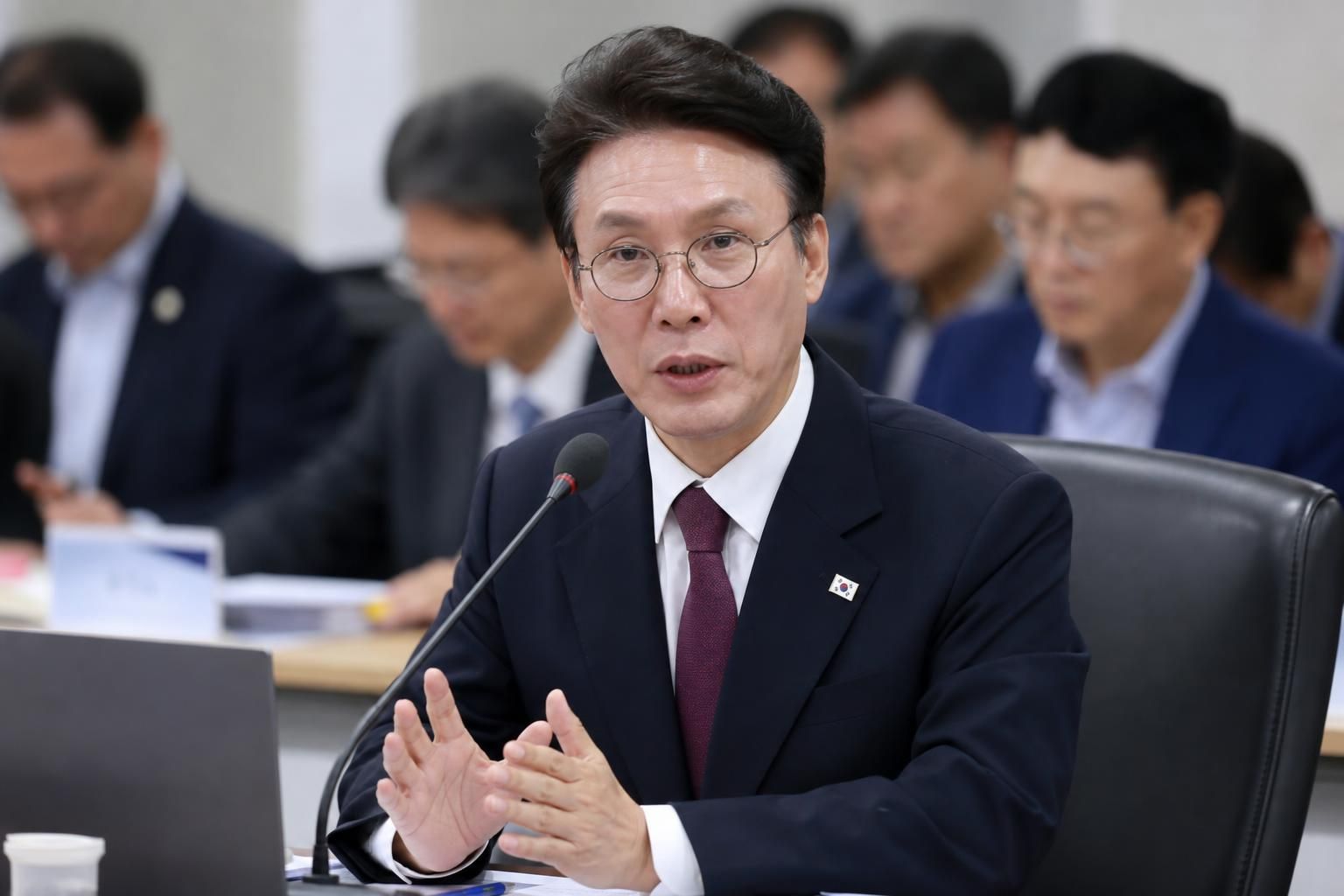 투표용지 부족 기사 핵심 맥락을 보여주는 이미지 - 이번 사태는 본투표일인 지난 3일 서울 일부 지역에서 투표용지가 부족해 유권자들이 현장에서 투표를 하지 못하고 대기하는 상황이 발생하면서 시작됐...