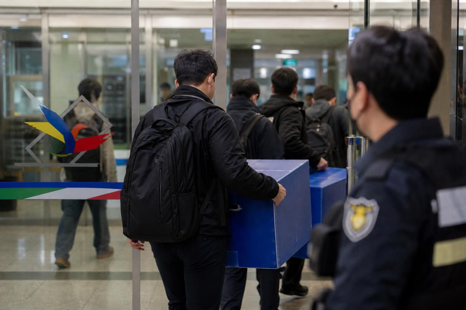 투표용지, 선거관리, 압수수색 기사 영향과 배경을 설명하는 이미지 - 정부는 수사 진행과 동시에 정치권의 제도 개선 논의를 촉구하고 있다. 김민석 국무총리는 이날 관계장관회의에서 선관위를 향해 “정말 위부터 아래까...