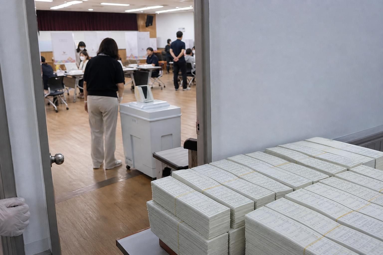 투표용지 부족 기사 핵심 맥락을 보여주는 이미지 - 또한 투표용지 부족이 실제로 우려되기 시작한 시점(6월 3일 선거 당일 낮 12시 이전)에도 불구하고 위기상황 대응과 보고 체계가 작동하지 않았...