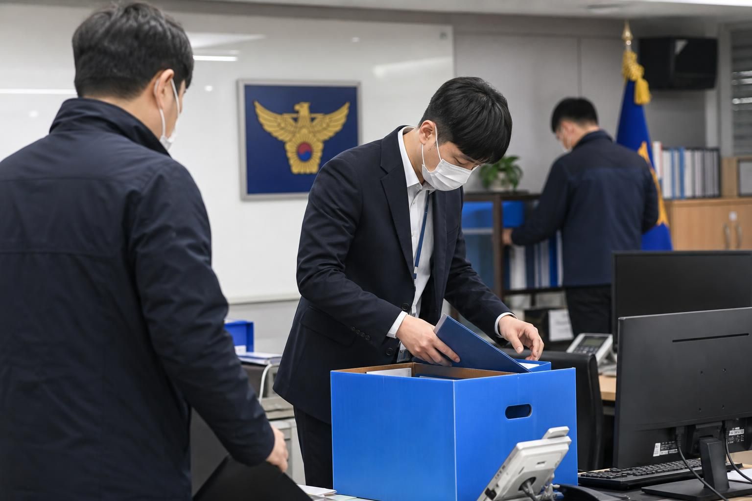경찰 압수수색 기사 핵심 맥락을 보여주는 이미지 - 연합뉴스 보도에 따르면 금정경찰서는 다른 사건을 수사하던 과정에서 A 경위가 유흥업소에 단속 관련 정보를 전달한 것으로 의심되는 정황을 포착한...
