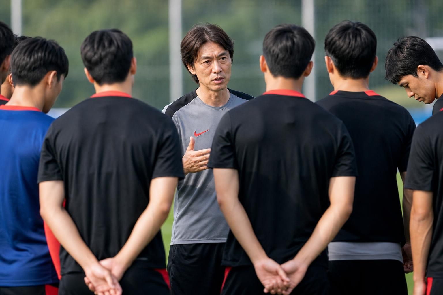 축구 대표팀, 월드컵, 홍명보 기사 영향과 배경을 설명하는 이미지 - 불안이 가장 현실적인 숫자로 드러나는 지점은 32강 진출 가능성이다. JTBC는 충격적인 결과 이후 대표팀의 32강 확률이 ‘88%에서 53%로...