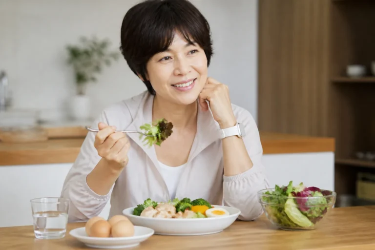 건강한 체중관리와 단백질 식단을 보여주는 이미지