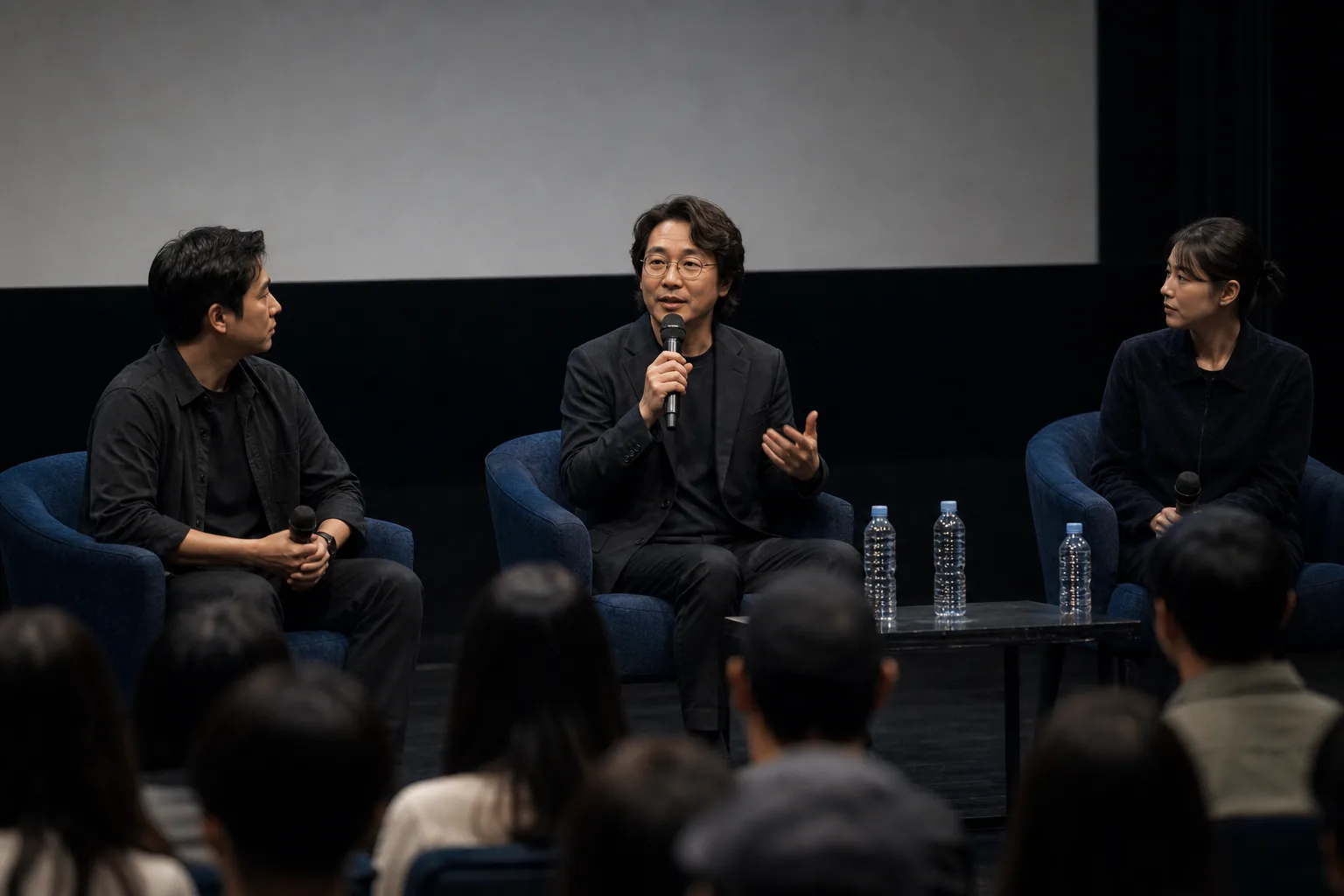 영화제 관객과 제작진이 대화하는 GV 현장 이미지