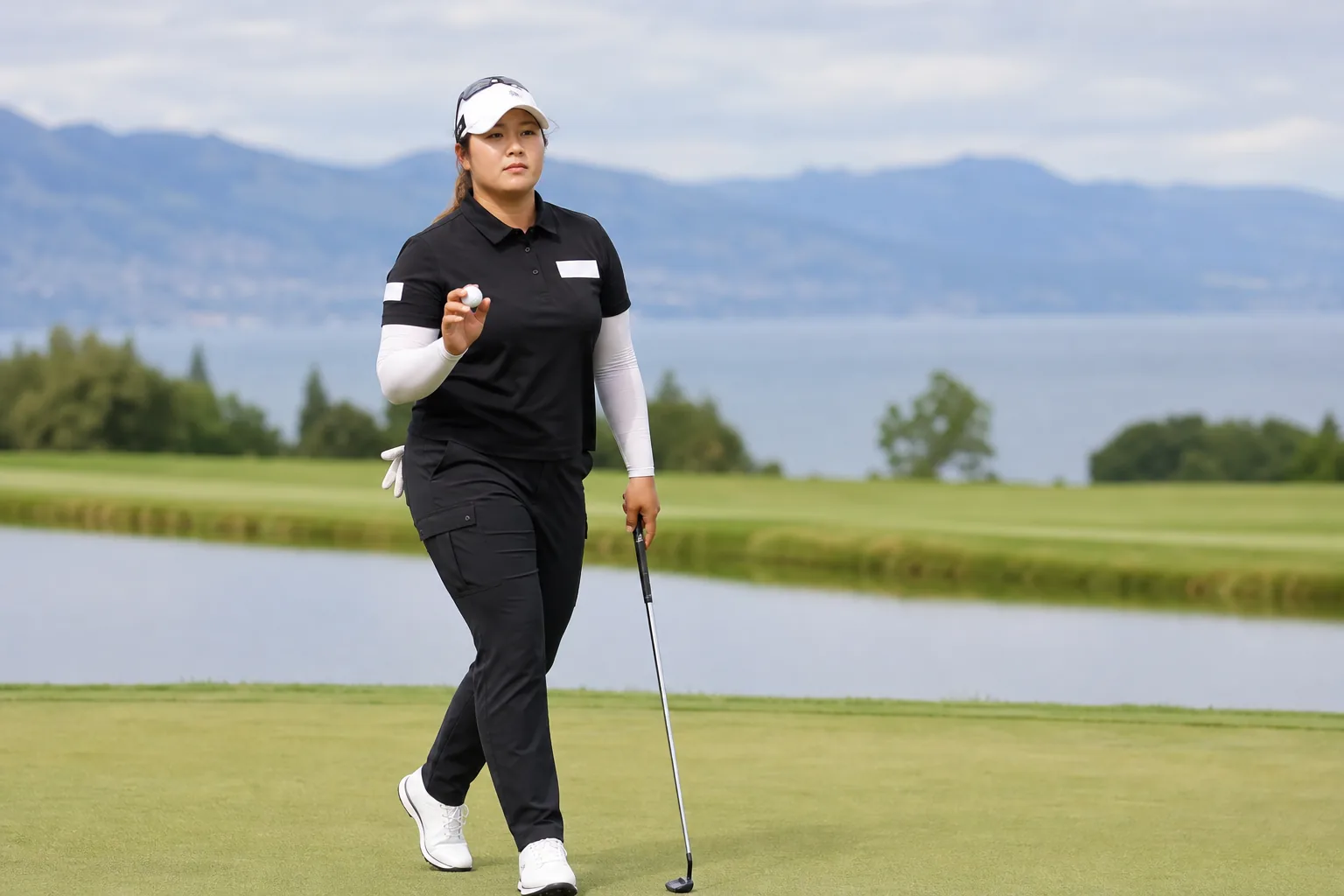 LPGA 메이저 대회에서 버디와 이글로 타수를 줄이는 장면을 표현한 이미지