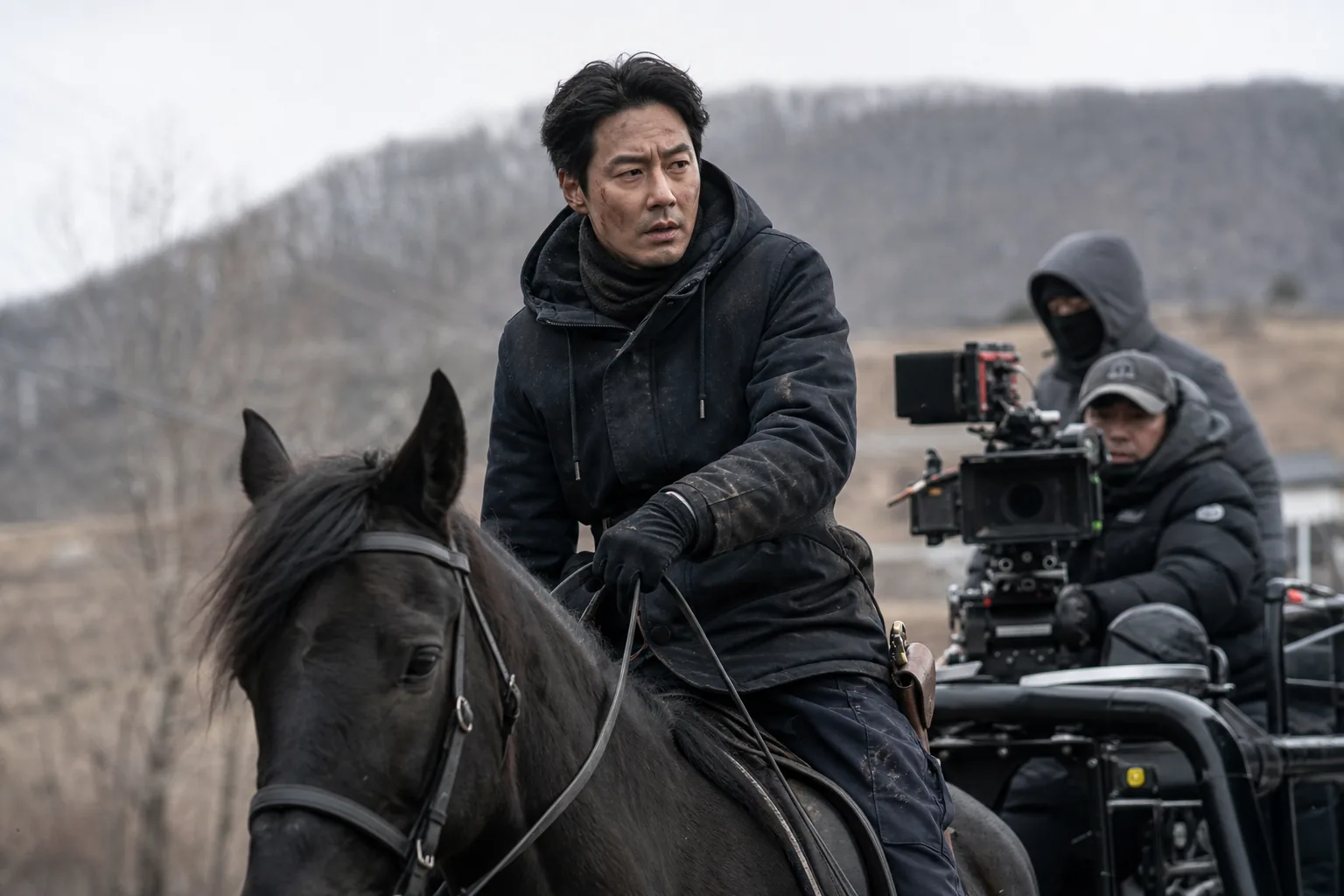 고강도 승마 액션을 준비하는 영화 촬영 현장