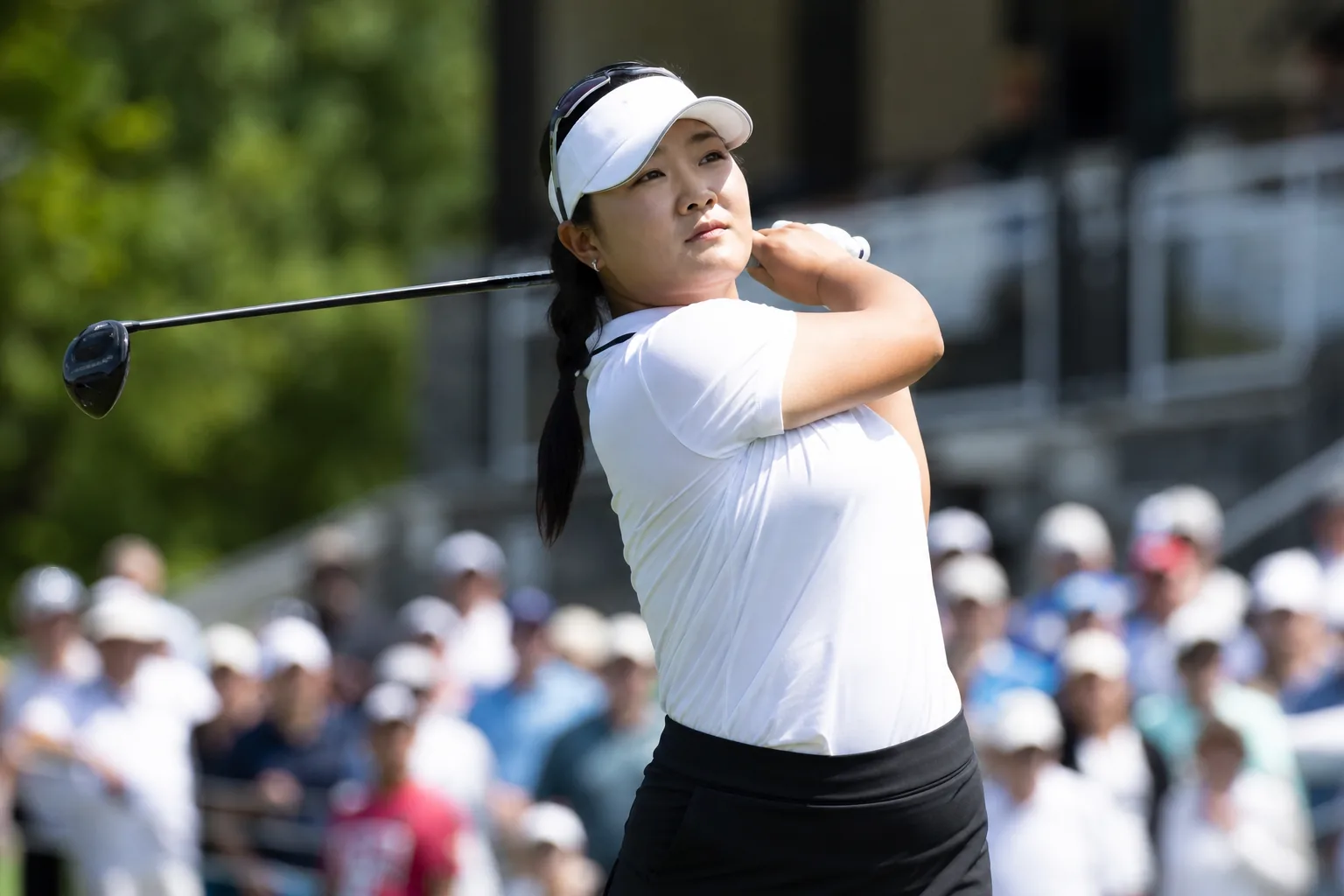 시즌 후반 LPGA 개인상 경쟁을 나타내는 골프 코스 이미지