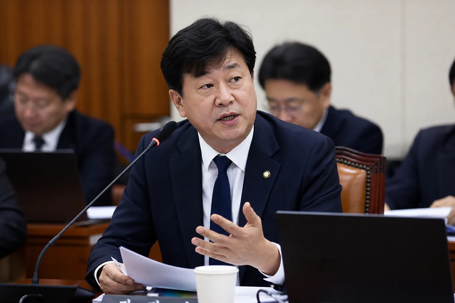 국회에서 수사권 개편 법안을 논의하는 장면