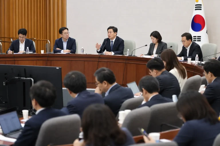 국회 회의장에서 수사권 제도 토론회가 열리는 장면