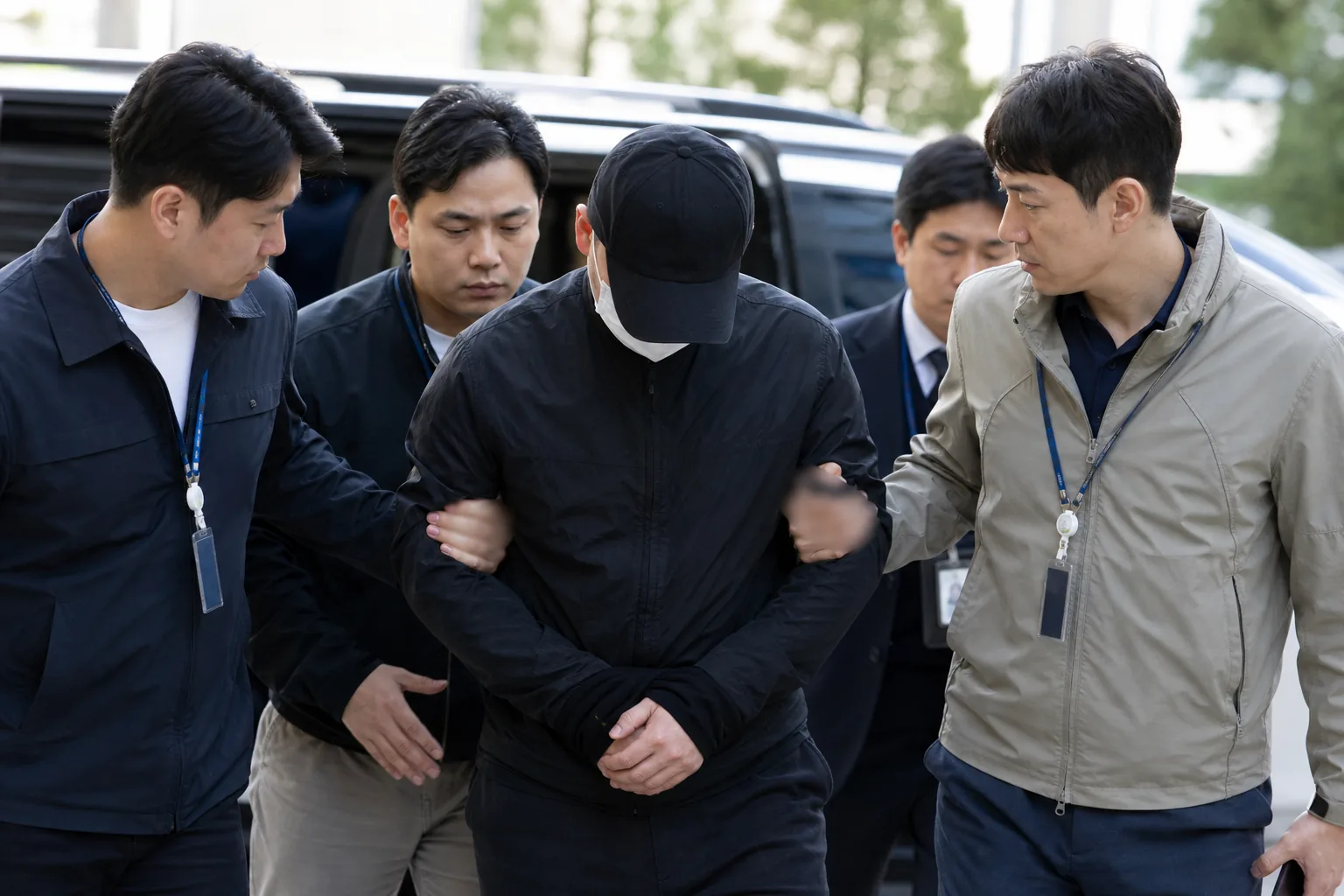 도주와 추적 끝 검거된 피고인 사건 흐름을 보여주는 이미지