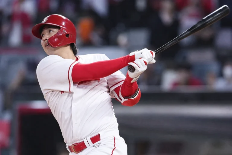 SSG 최정 KBO 최초 11시즌 연속 20홈런 기록 상징 이미지