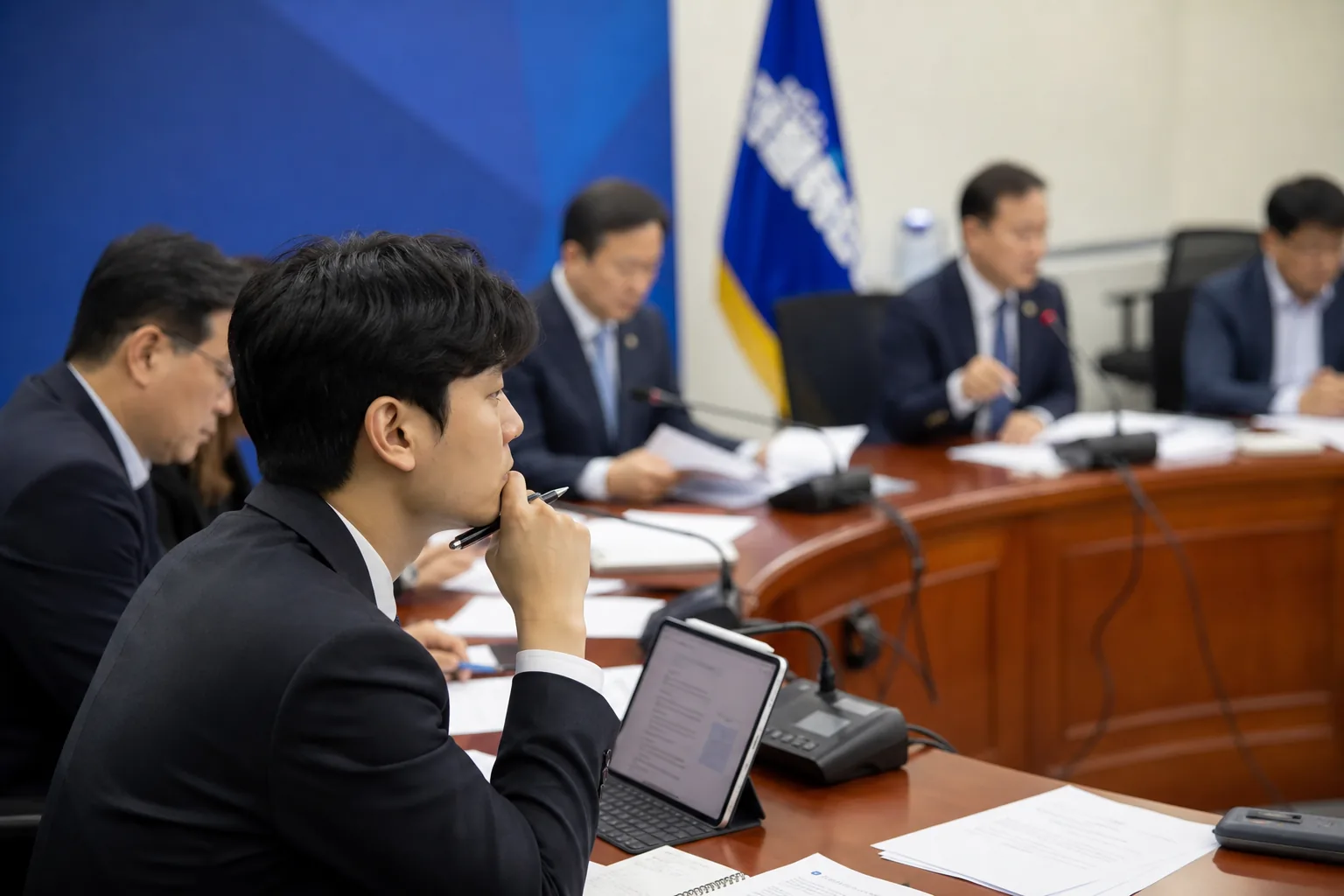 전당대회 선거관리 회의와 기탁금 논의를 보여주는 이미지