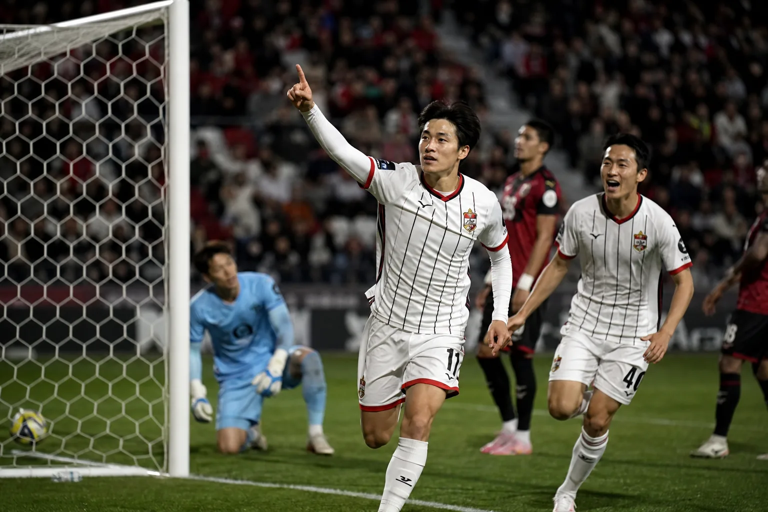 K리그1 경기에서 원정팀이 공격을 전개하는 축구장 이미지