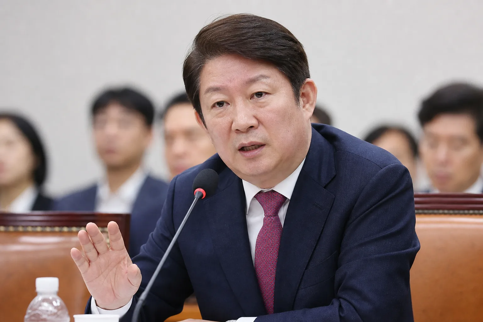 멱살 소동 권영진에 국힘 스스로 거취 정해야 핵심 장면