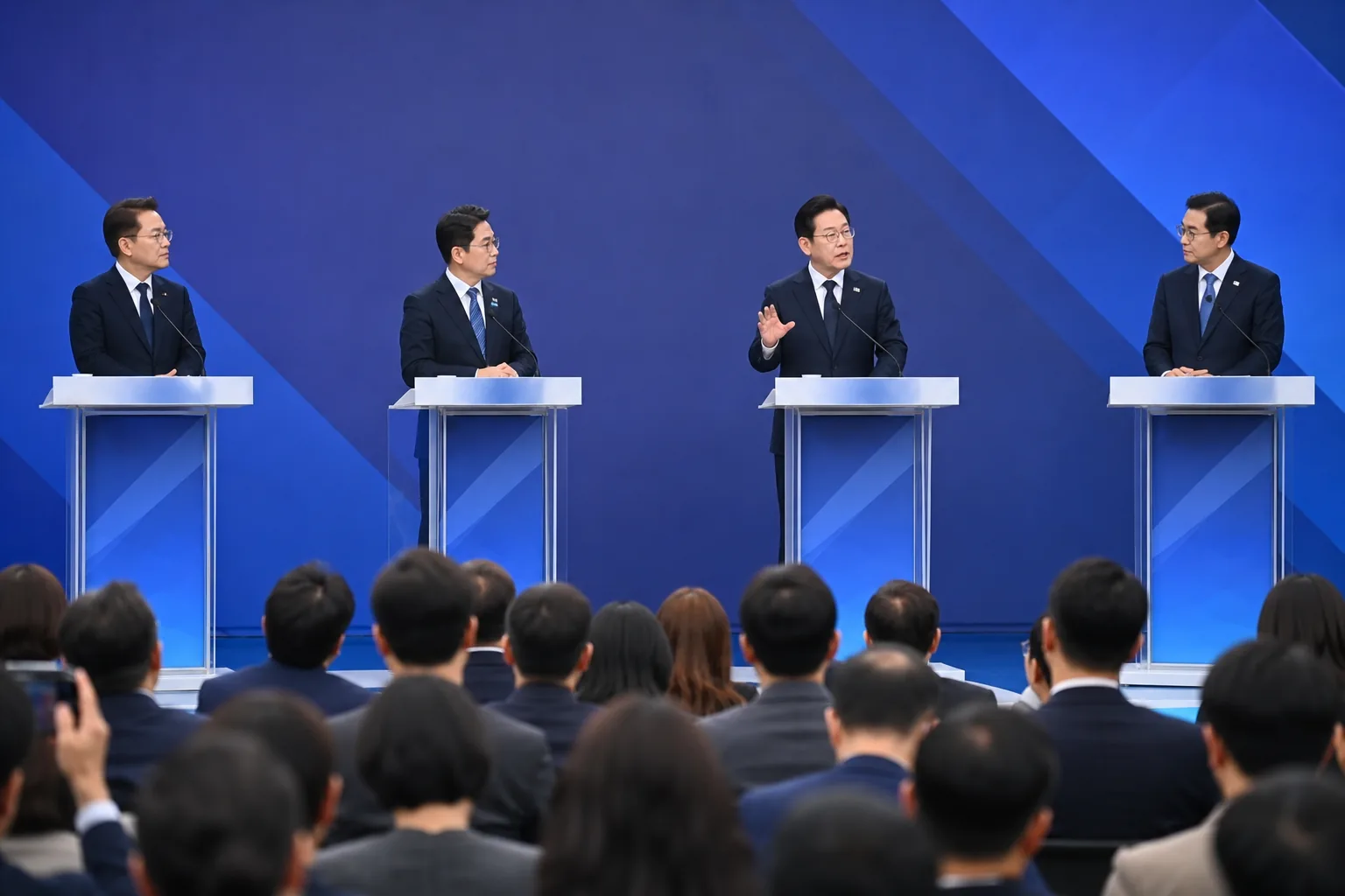 민주당 당대표 본경선 후보들, 지역 순회서 공방 이어가 핵심 장면