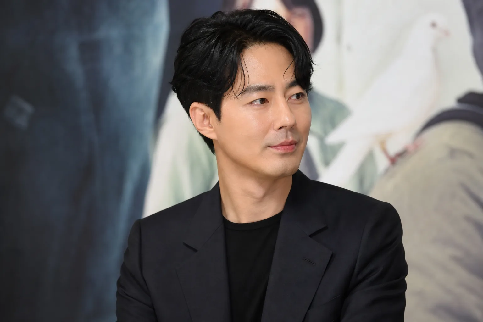 조인성, 영화 호프와 무빙2로 이어지는 새 행보 핵심 장면