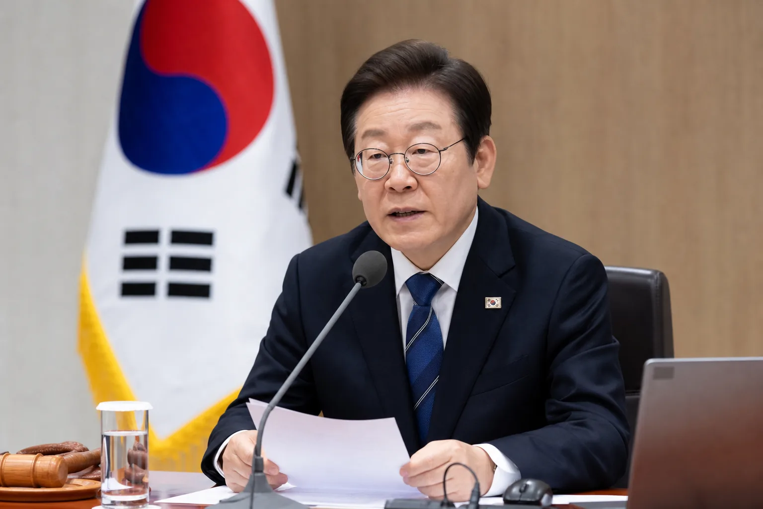 이 대통령 석유 최고 가격제 지속 발언 핵심 장면