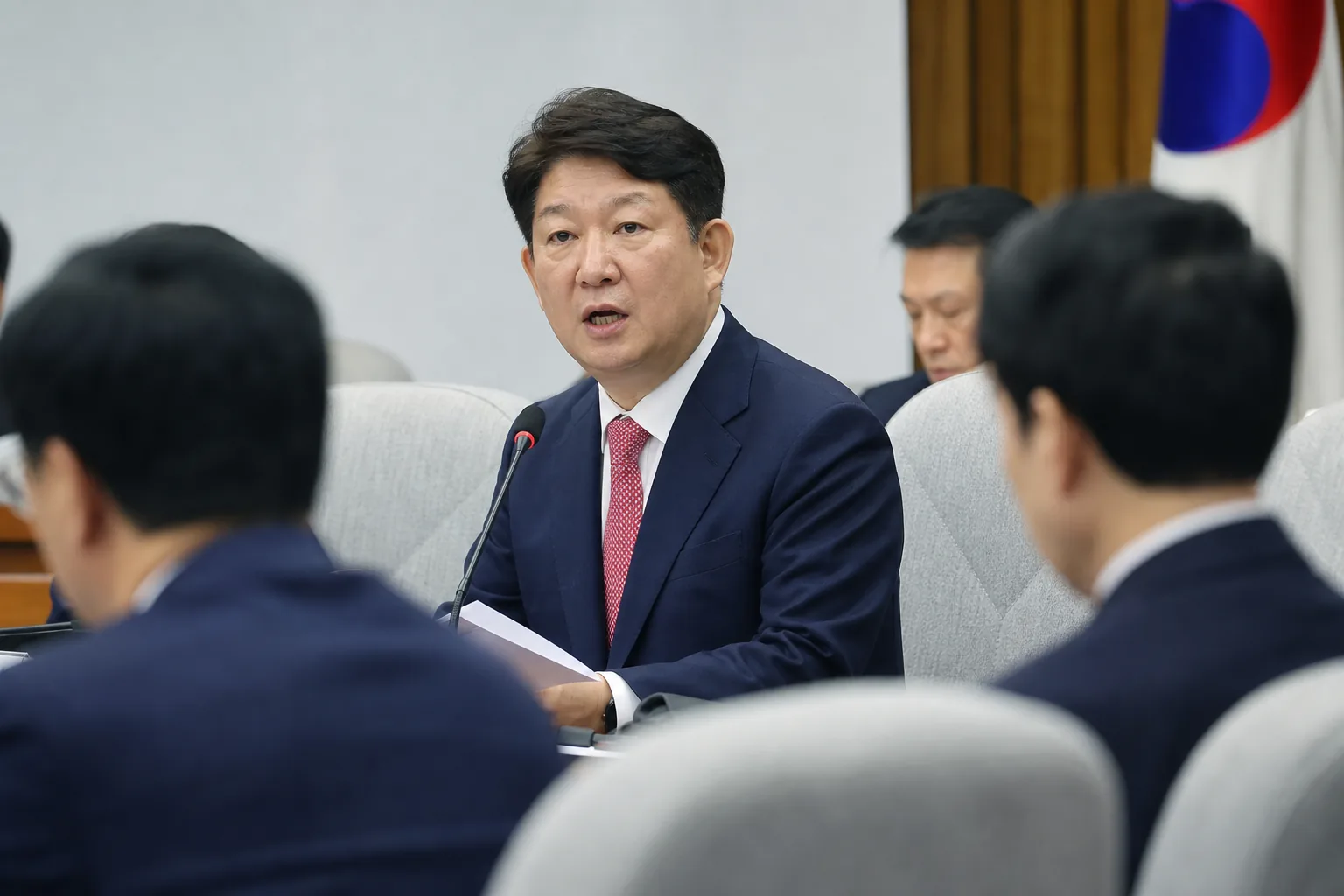 권영진 원내대표 멱살 논란 일파만파…지도부 자진탈당 권유 핵심 장면