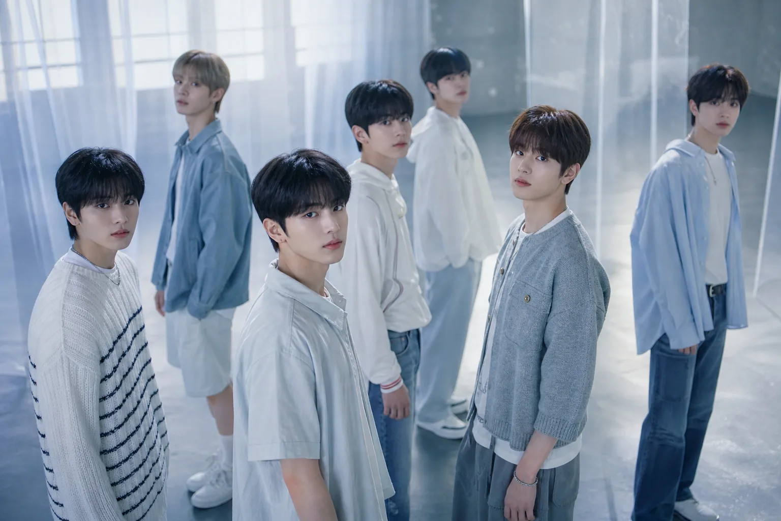 더윈드, MV 티저도 심상치 않다...청량돌의 변신 핵심 장면