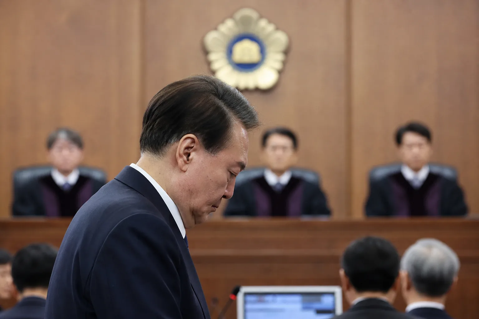 사상 첫 '대통령 당선무효형'…윤, 허위사실 공표 '유죄' 배경과 파장을 설명하는 이미지