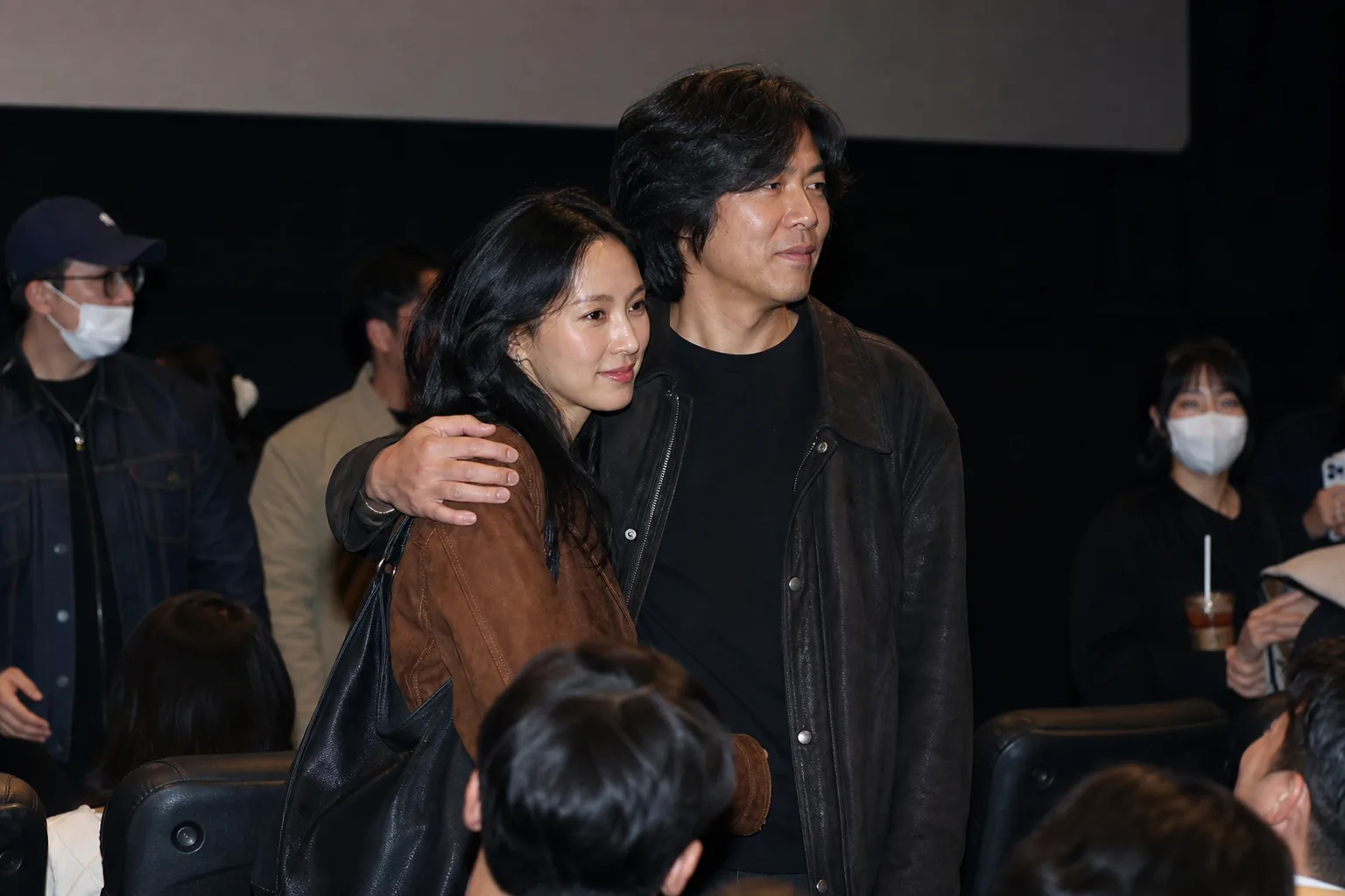 이효리♥이상순, 꼭 안은 채 극장 데이트…엄정화 시사회 떴다 핵심 장면