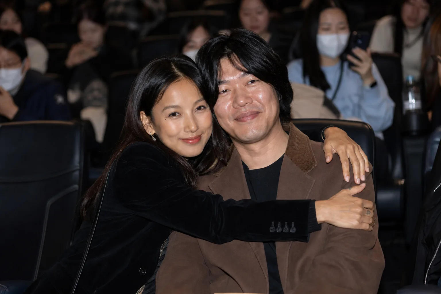 이효리♥이상순, 꼭 안은 채 극장 데이트…엄정화 시사회 떴다 후속 영향