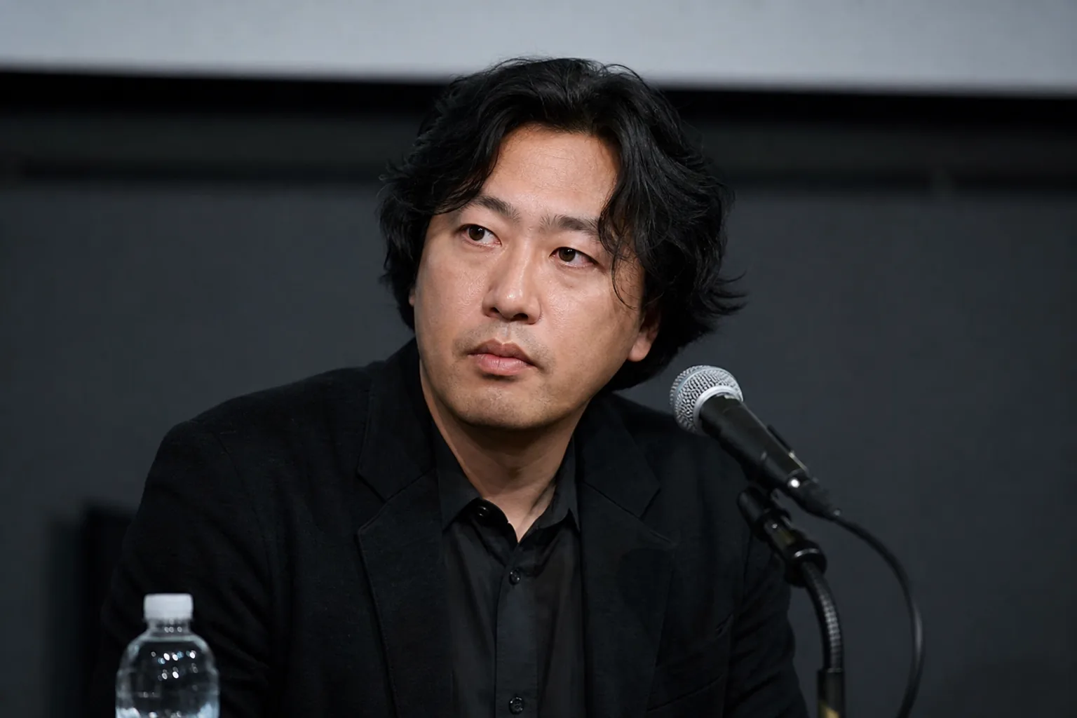 허범욱 감독, 오늘(28일) 갑작스런 별세…신작 개봉 잠정 연기 배경과 파장을 설명하는 이미지