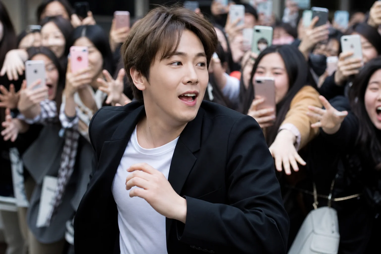 이홍기 “팬들에 ‘나 데이트 좀 하자’ 외치고 도망” (시간추적자 설록) 배경과 파장을 설명하는 이미지