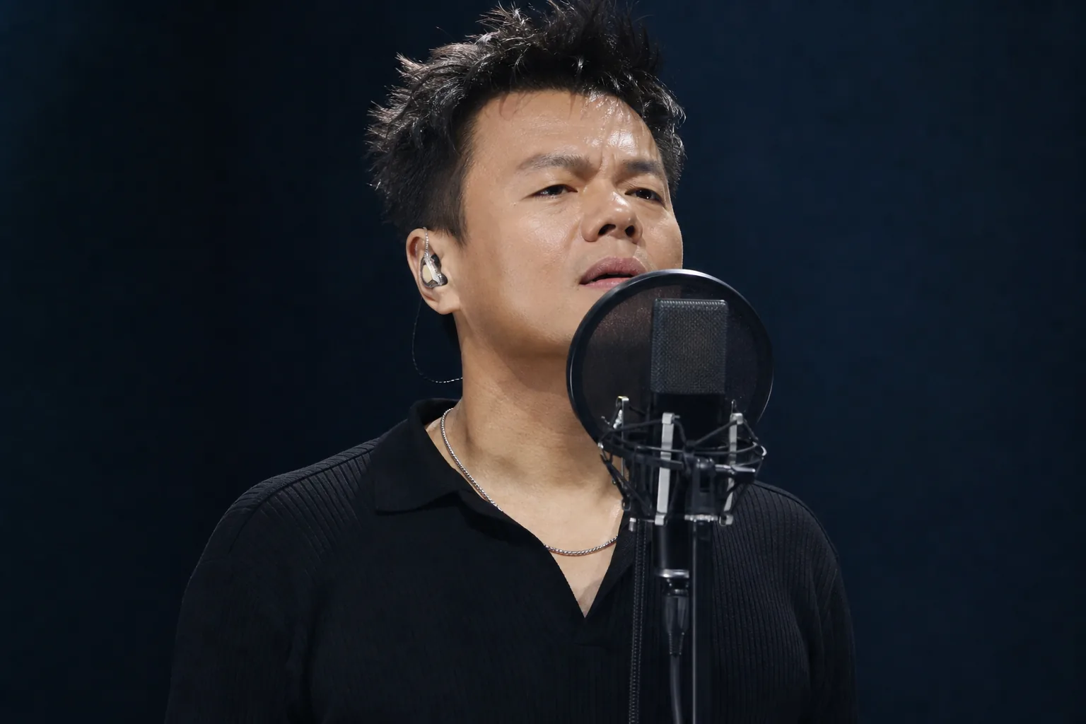 박진영 “‘킬링 보이스’는 큰 도전”…춤 없이 완성한 31년 라이브 배경과 파장을 설명하는 이미지