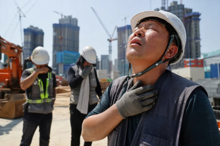 [르포] "숨이 턱 막혀요"…38도 폭염에 건설현장도 비상 관련 생활·건강 뉴스 대표 이미지
