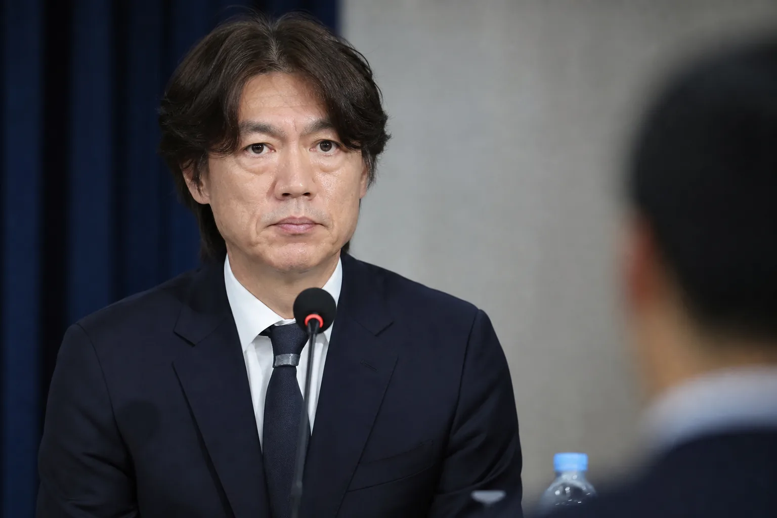 홍명보 '집근처 법카' 해명 보니…"코치들이 분당 거주" 핵심 내용을 시각화한 이미지