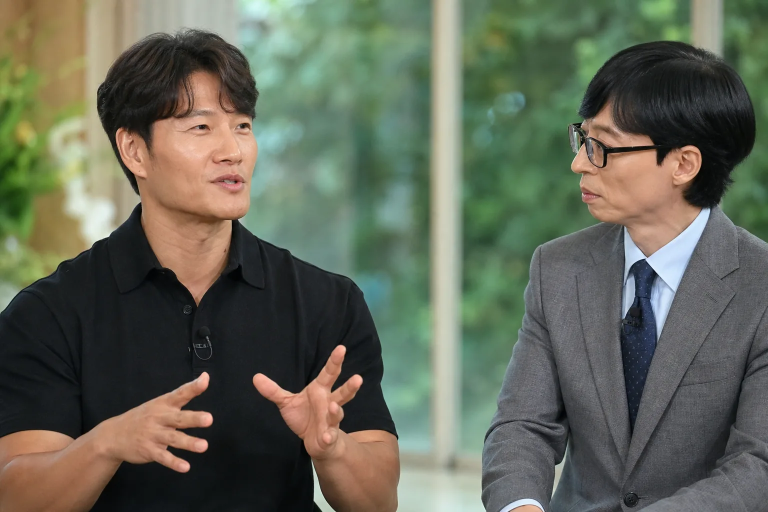 김종국 “아내 부담될까”…비밀 결혼식 해명에 유재석 “유난일 수도” (유퀴즈) 핵심 내용을 시각화한 이미지