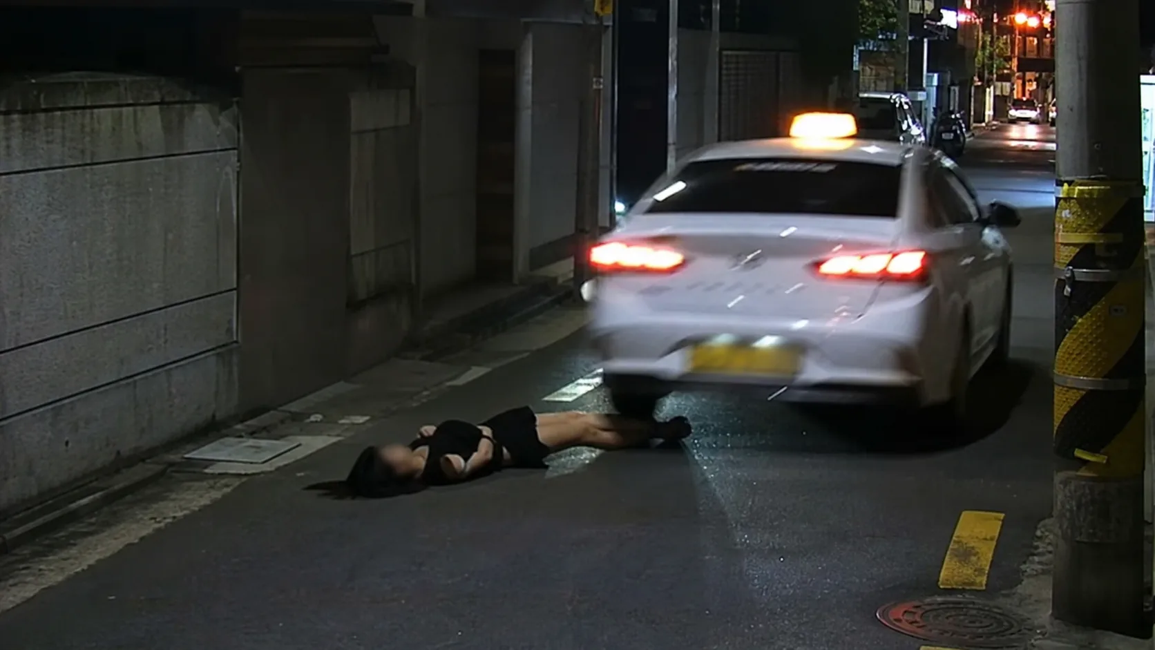 택시에 다리 깔렸는데도 태연… 마약 투약 20대 체포 핵심 내용을 시각화한 이미지