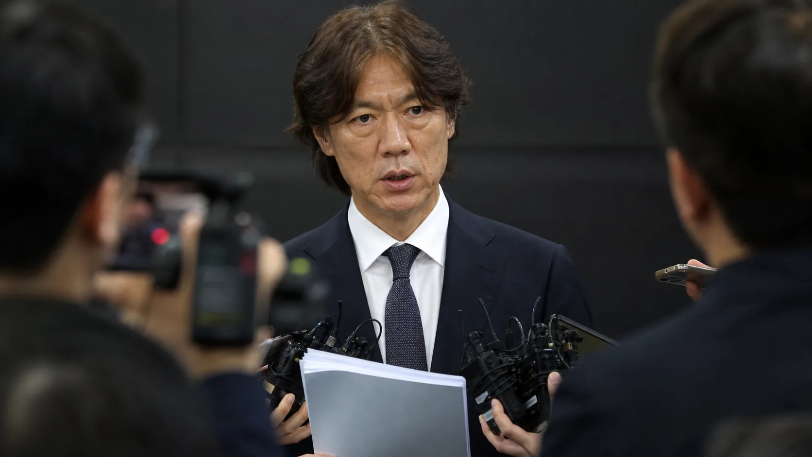 JTBC 보도로 알려진 '법카 내역'…홍명보 "자료 가지고 왔다" [현장영상] 배경과 파장을 설명하는 이미지