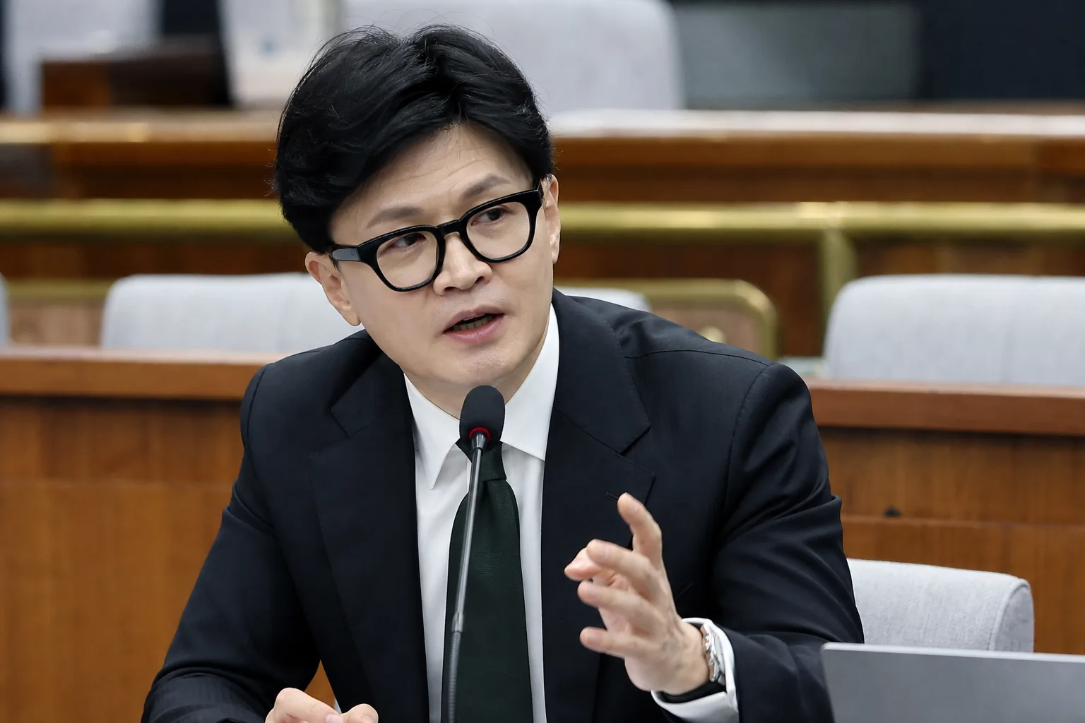 법무장관 지낸 한동훈, 정성호에 "직은 잘못된 거 막을때 걸어야" 핵심 내용을 시각화한 이미지