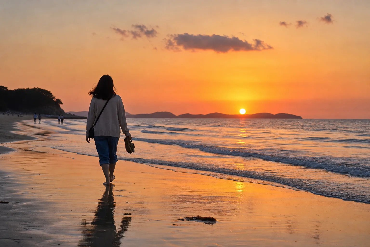 [여행 리뷰] 노을과 바다, 맨발 산책까지… 주말에 가볼만한 경기 서해 바다 5선 - 리뷰타임스 배경과 파장을 설명하는 이미지