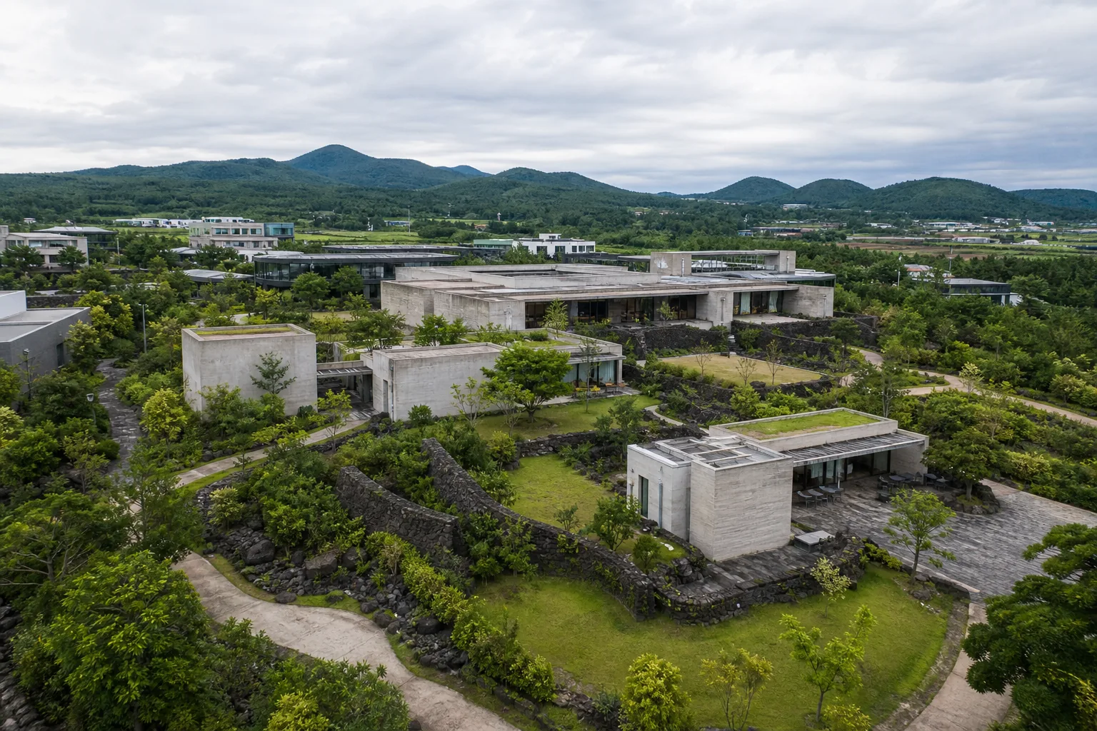 제주·파주·용인…'전망 없는 땅'이 명소 되는 법 [진세인의 공간 교과서] 배경과 파장을 설명하는 이미지