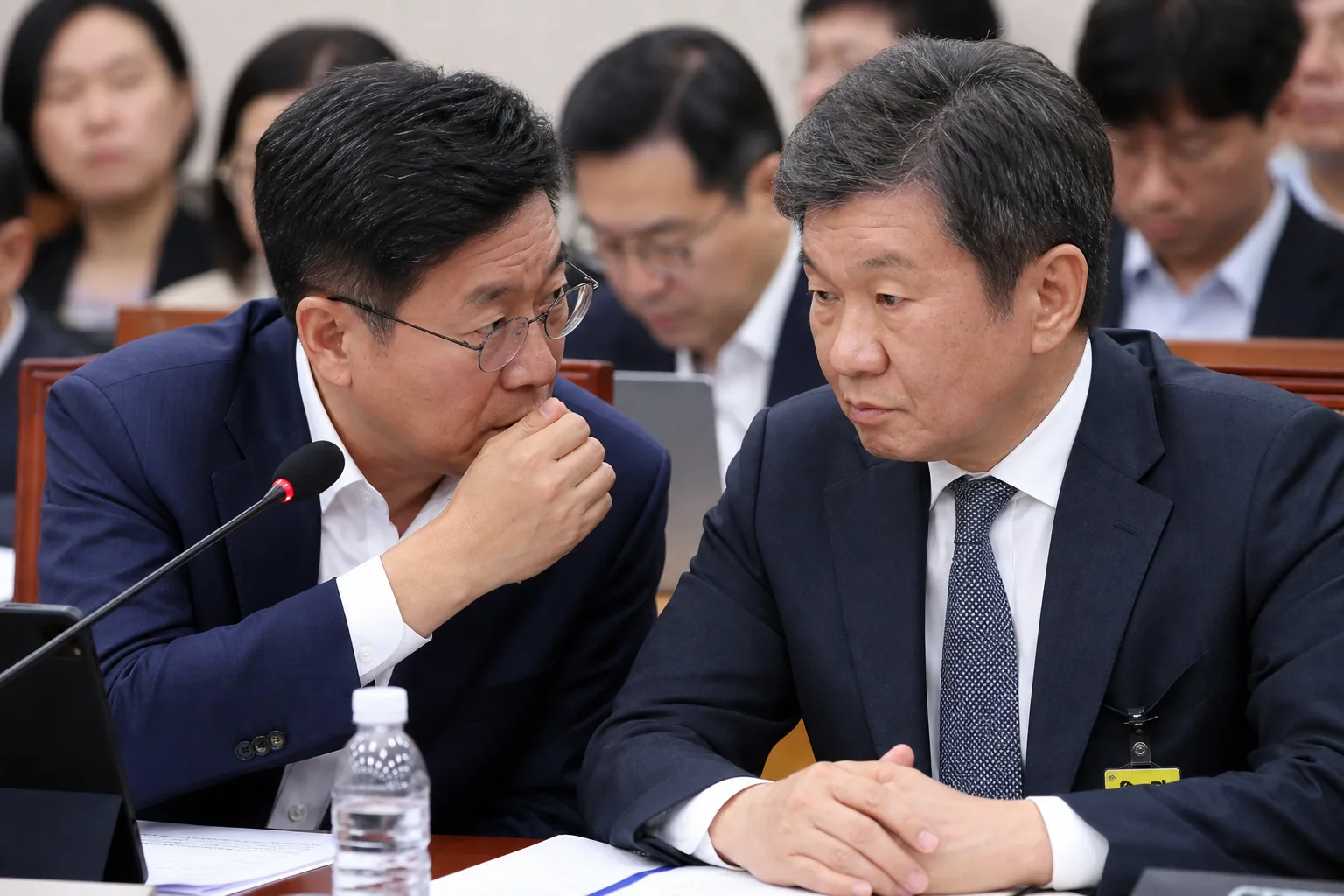 국힘, 윤용근 '정몽규 문자'에 "친분으로 가볍게 의견 전달" 핵심 내용을 시각화한 이미지
