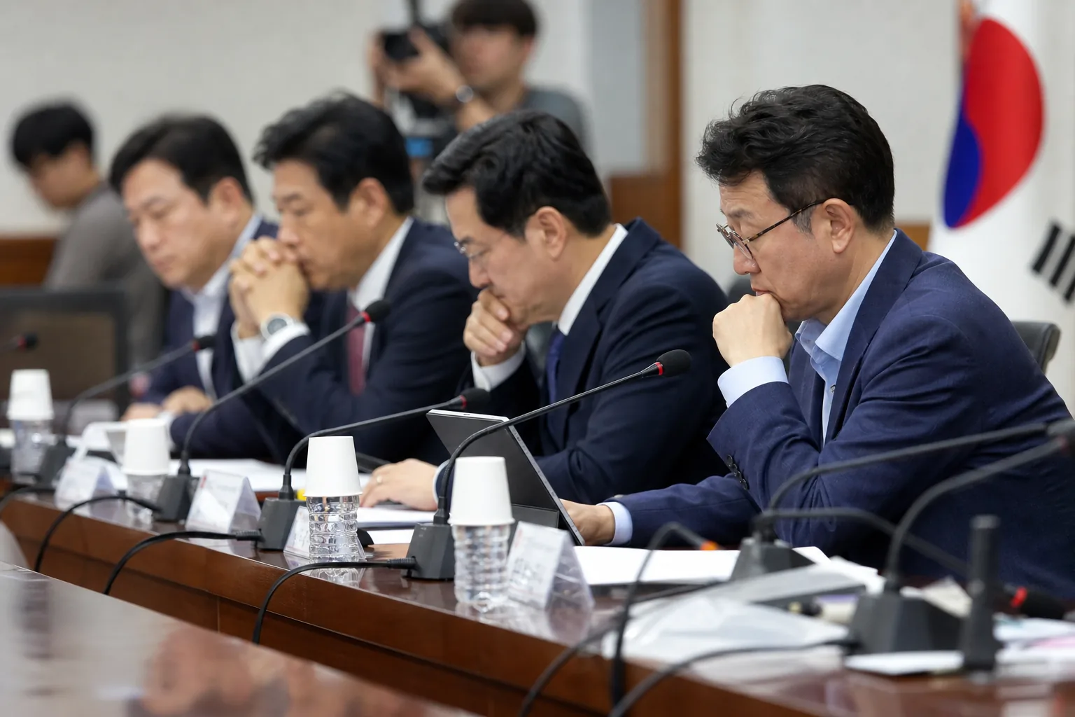 與 최고위원 토론회 계파 공방…"당정 엇박자"·"자기정치 없다" 배경과 파장을 설명하는 이미지