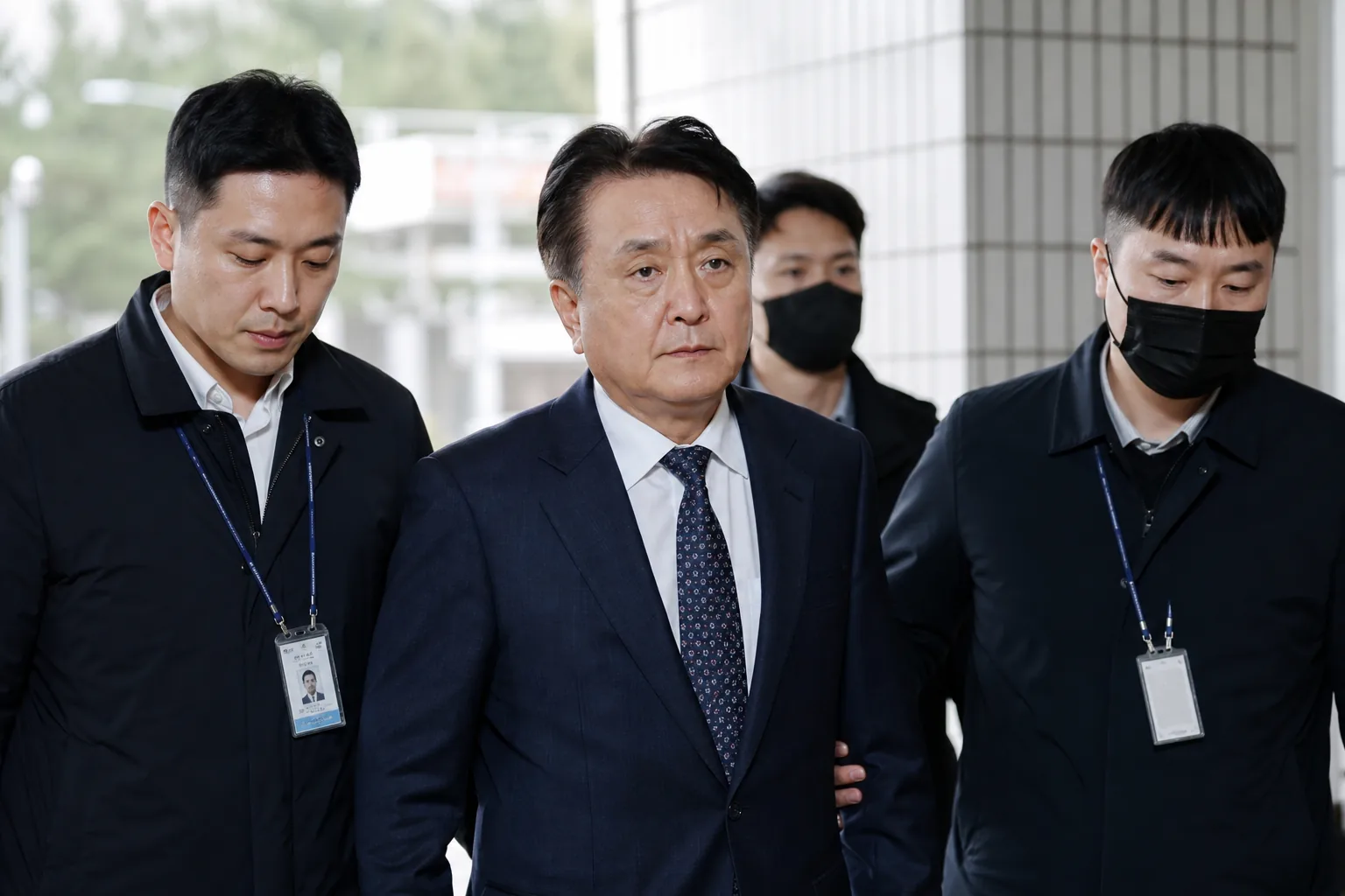 경찰 송치 이후 검찰 검토 절차를 표현한 이미지