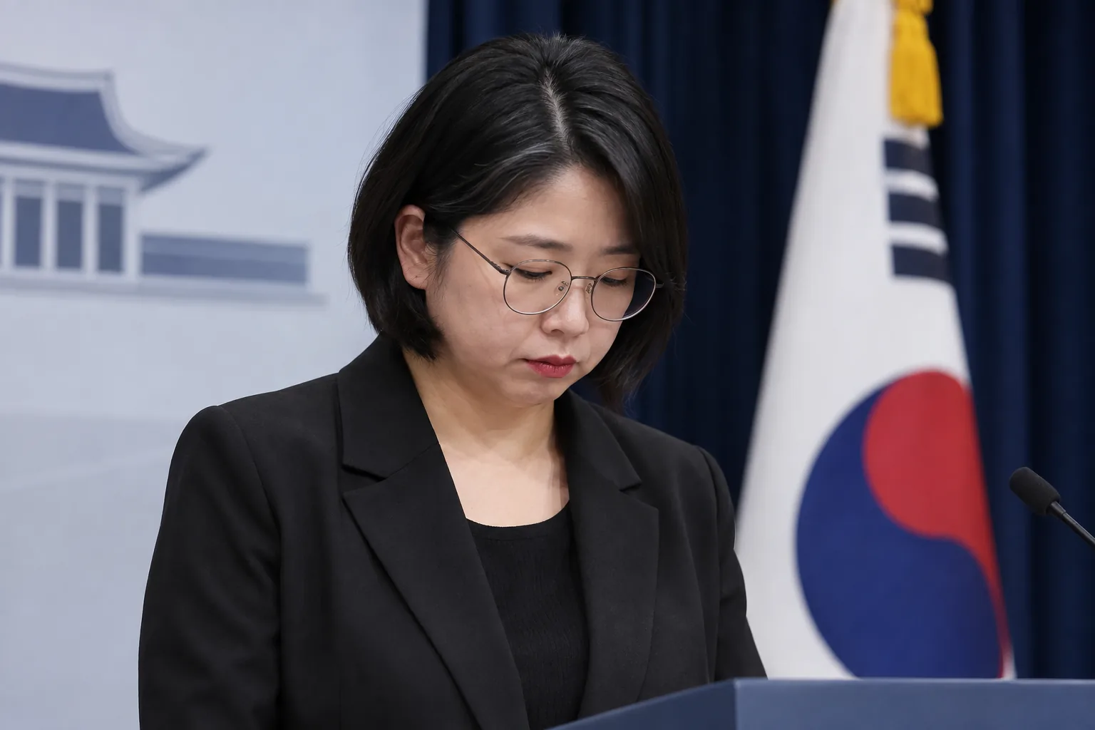 청와대가 후속 장관 인선과 검증 절차를 논의하는 장면