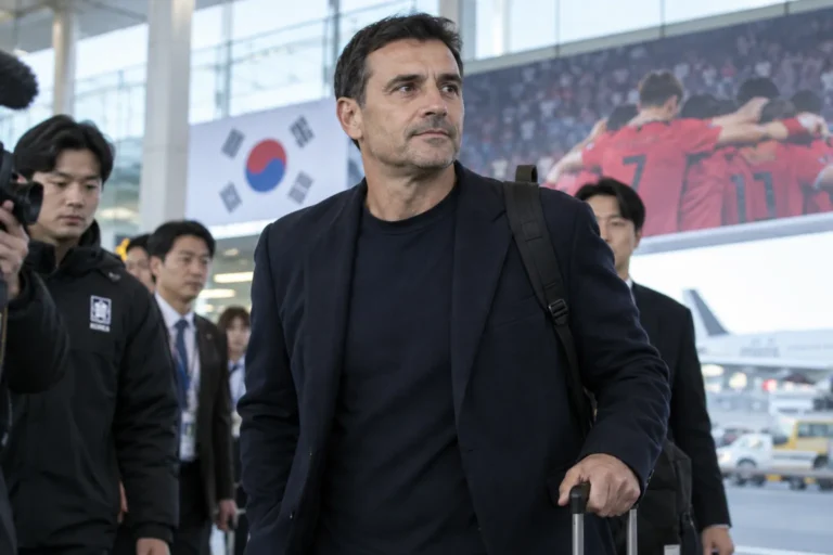 로베르트 모레노 한국 축구대표팀 임시 감독이 입국하는 모습