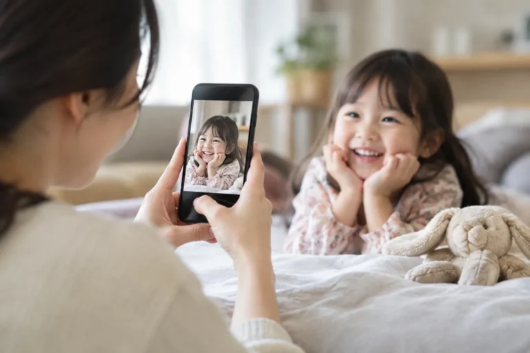 “내 아이 사진인데?”…자녀 사진 SNS 올린 부모 68% 동의 안 구해 관련 사회 뉴스 대표 이미지