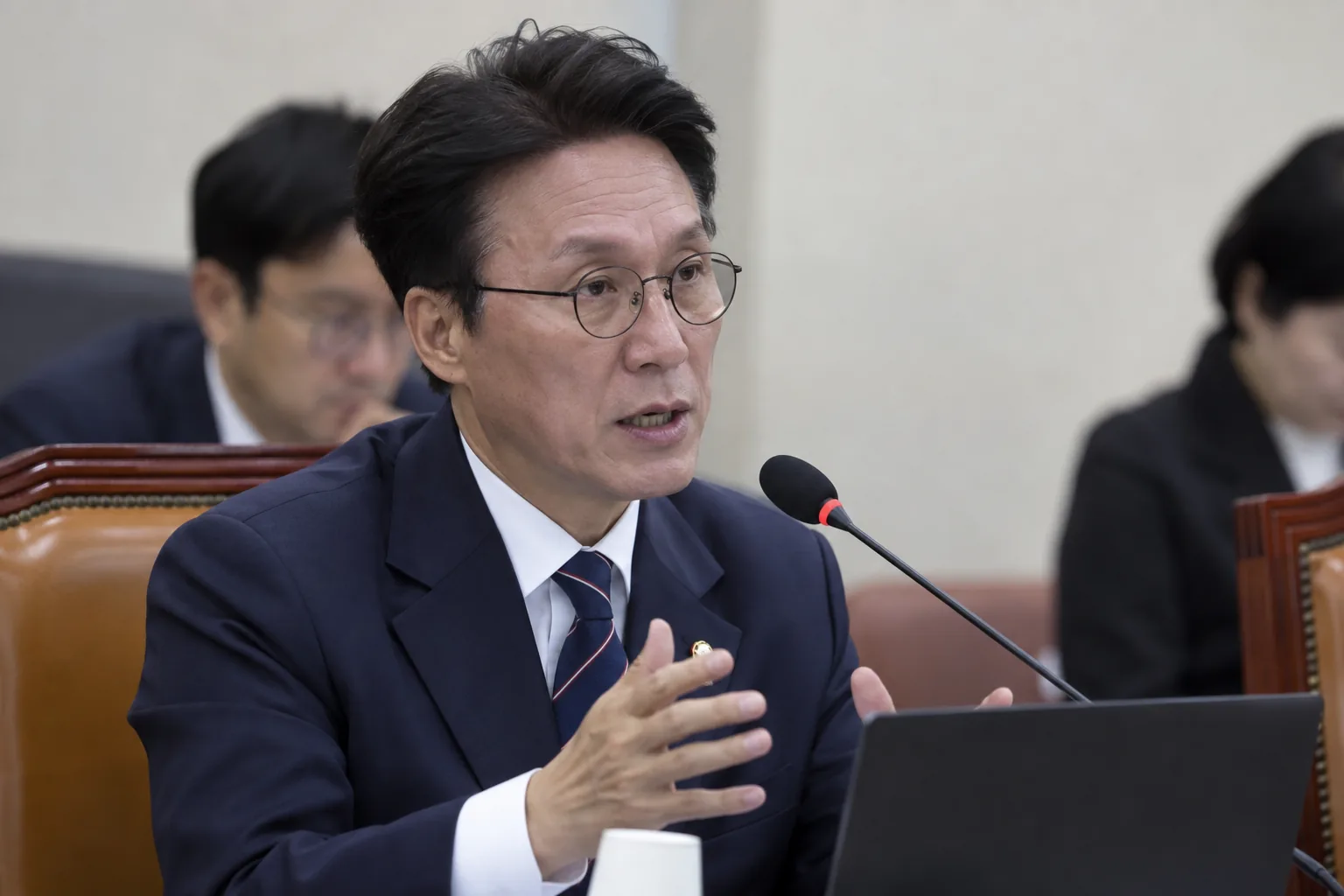 김민석 "힘 모을 시점에 노무현 탄핵 전조와 비슷한 상황…황당하다" 배경과 파장을 설명하는 이미지