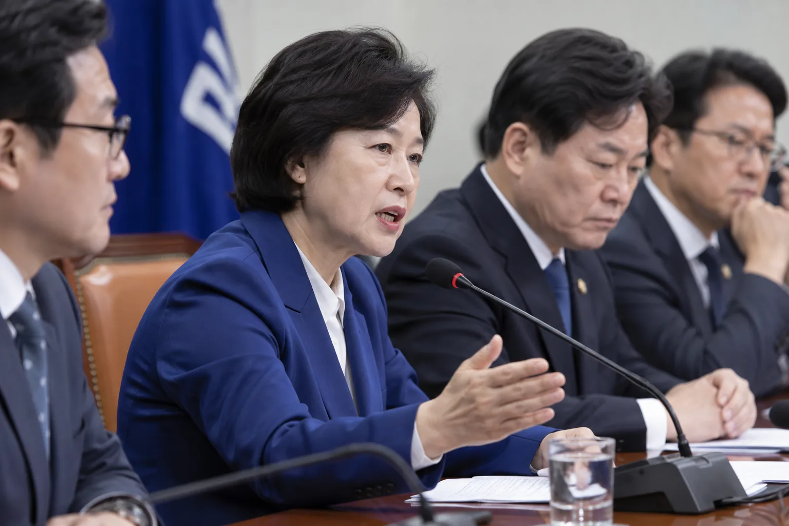 민주당 주류 일각, 대통령 비판 추미애에 격앙…"윤에게 할 법한 극언" 핵심 내용을 시각화한 이미지